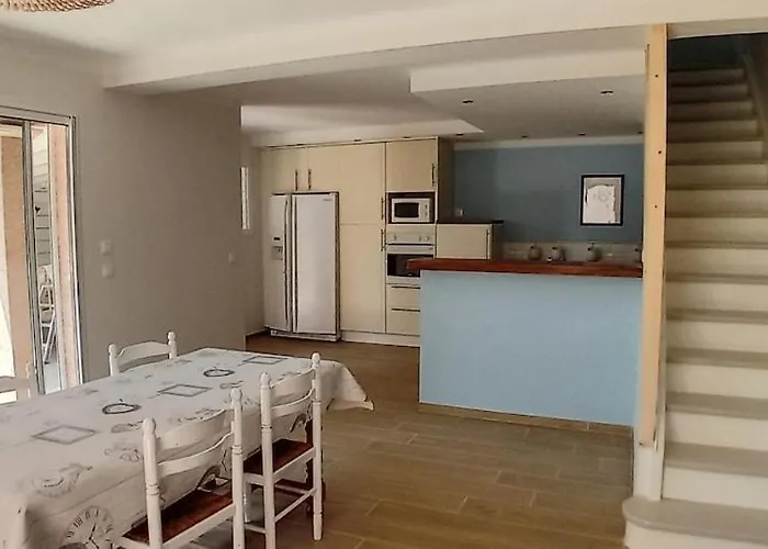 Standing Piscine Chauffee * Груиссан